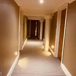 48 Cocoa Suites, Centre