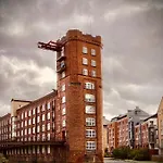 48 Cocoa Suites, Centre