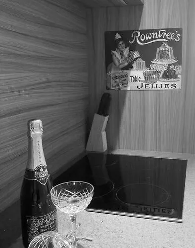 48 Cocoa Suites, Centre