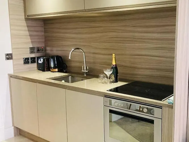 48 Cocoa Suites, Centre * York