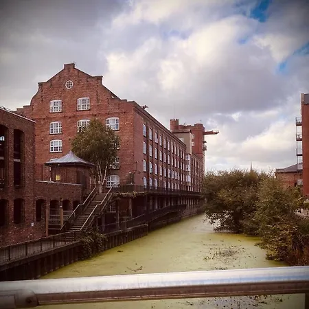 48 Cocoa Suites, Centre *