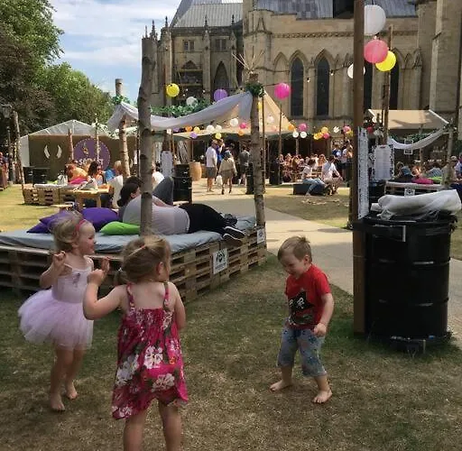 48 Cocoa Suites, Centre *