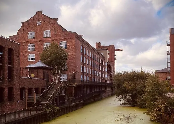 48 Cocoa Suites, Centre *