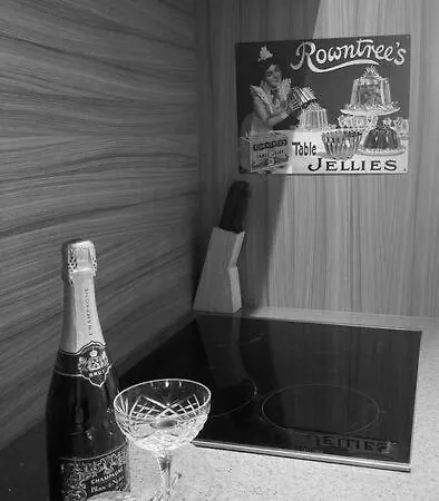 48 Cocoa Suites, Centre