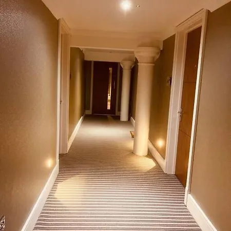 48 Cocoa Suites, Centre