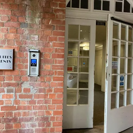 48 Cocoa Suites, Centre *