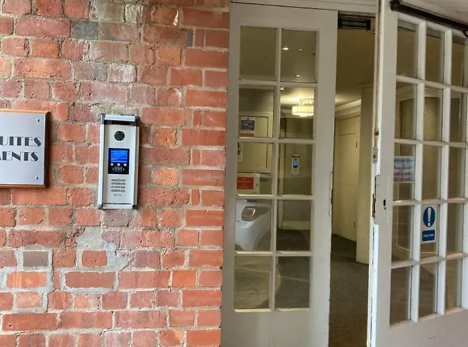 48 Cocoa Suites, Centre *