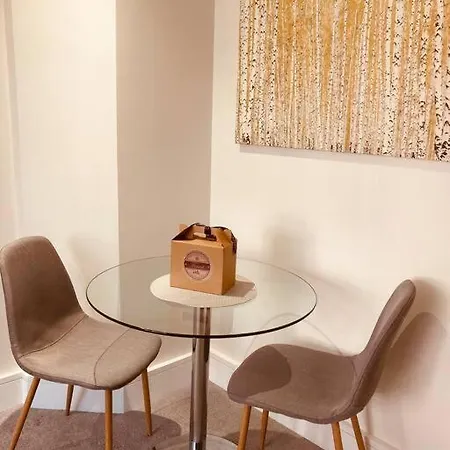 48 Cocoa Suites, Centre Apartment York