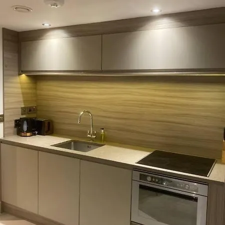 48 Cocoa Suites, Centre Apartment York