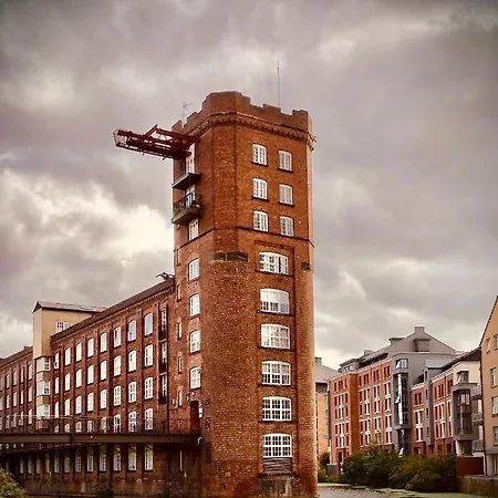 48 Cocoa Suites, Centre